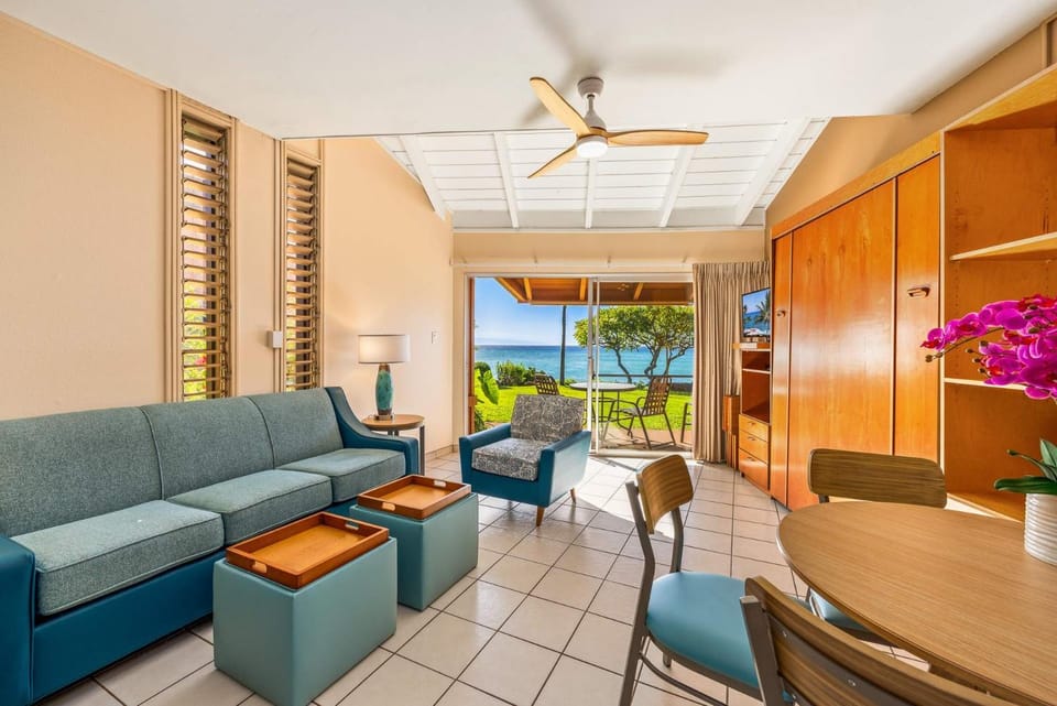 Kuleana Club #108 -Oceanfront- 1 bed & 1 bath - Deluxe House in Napili-Honokowai