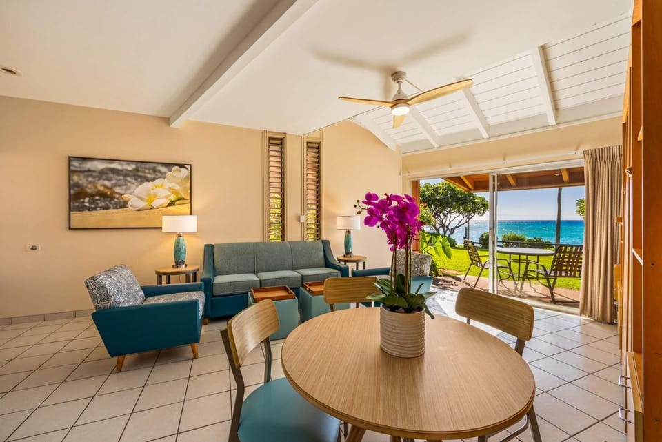 Kuleana Club #108 -Oceanfront- 1 bed & 1 bath - Deluxe House in Napili-Honokowai