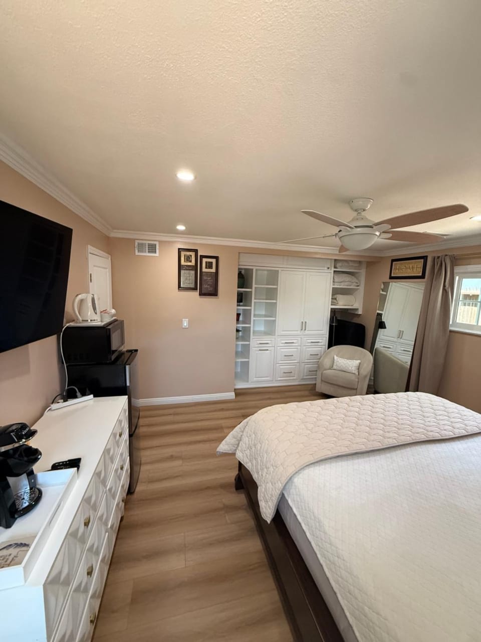 Bed, Bedroom, air conditioner