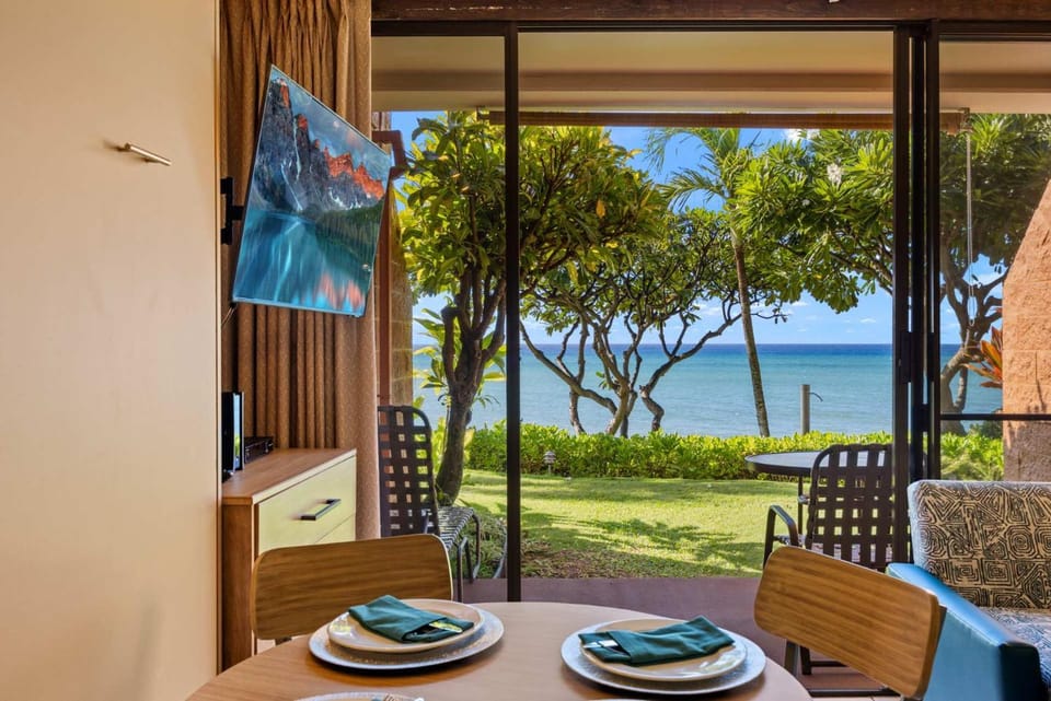 Kuleana Club #402 Oceanfront 1bedroom 1 bathroom - Gated House in Napili-Honokowai