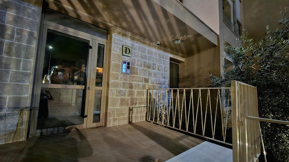 Property building, Facade/entrance