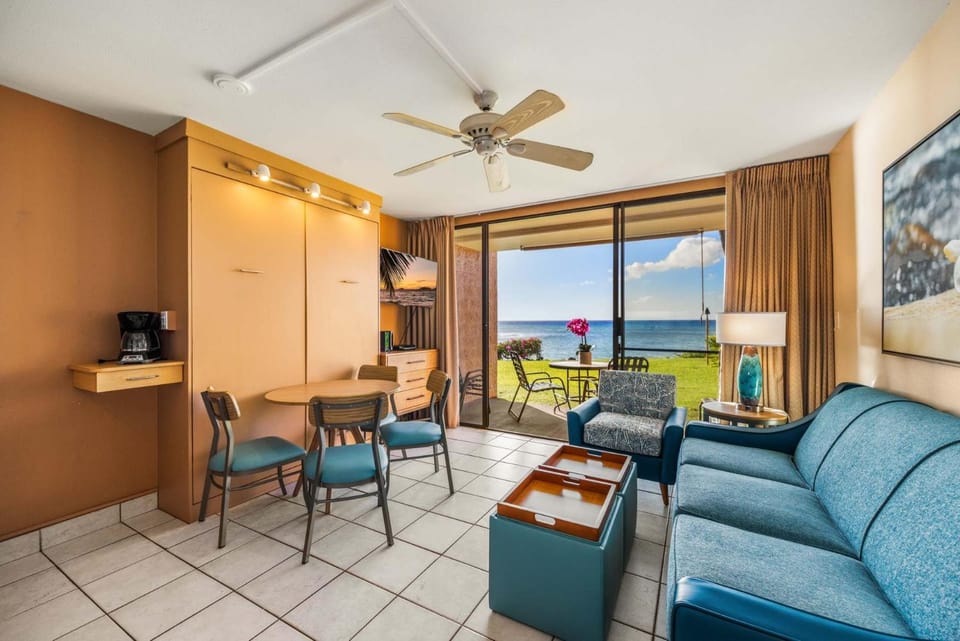 Kuleana Club #606 Oceanfront -1bedroom & 1 bathroom - Gated House in Napili-Honokowai