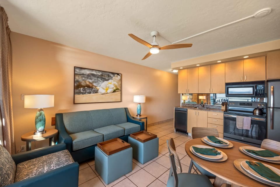 Kuleana Club #615 Oceanfront - 1 bedroom & 1 bathroom - Gated 2nd Fl House in Napili-Honokowai