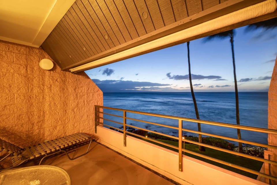 Kuleana Club #619 Oceanfront - 1 bedroom & 1 bathroom - Gated 3rd Fl House in Napili-Honokowai
