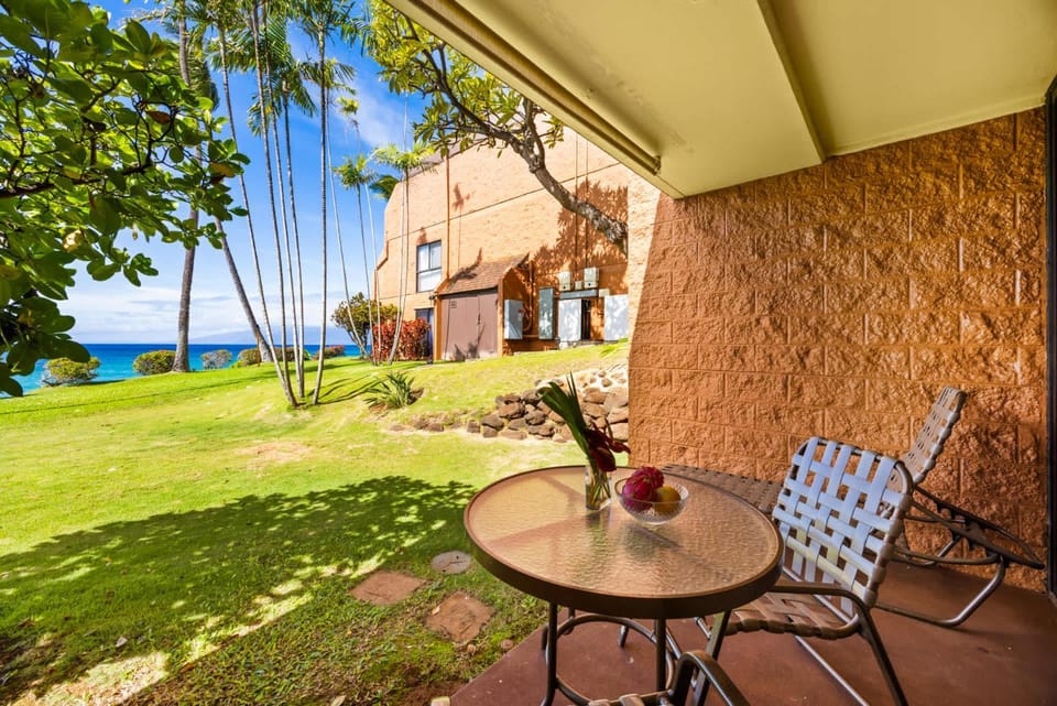 Kuleana Club #701 Oceanfront - 1 bedroom 1 bathroom - Ground Floor House in Napili-Honokowai