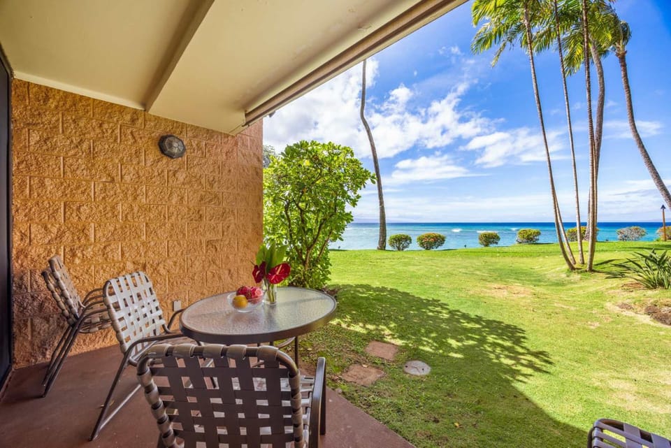 Kuleana Club #701 Oceanfront - 1 bedroom 1 bathroom - Ground Floor House in Napili-Honokowai