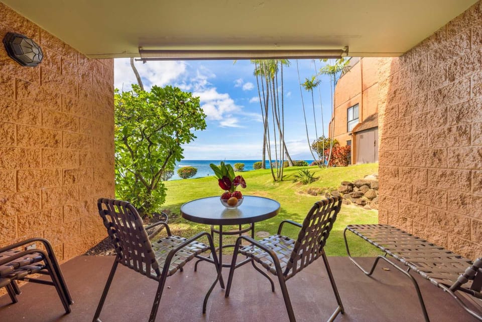 Kuleana Club #701 Oceanfront - 1 bedroom 1 bathroom - Ground Floor House in Napili-Honokowai