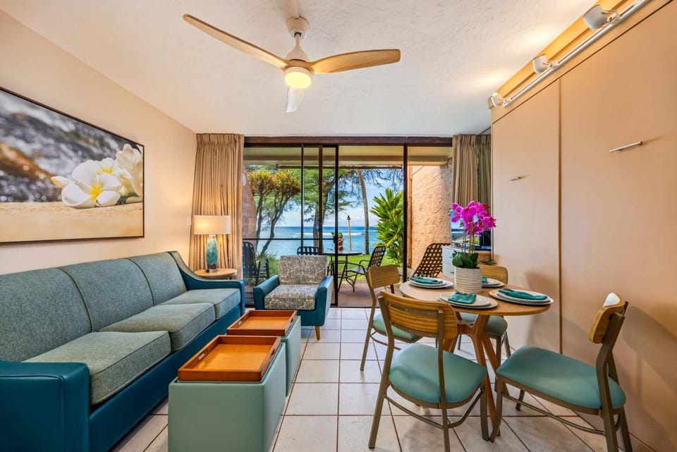 Kuleana Club #707 Oceanfront - 1 bedroom & 1 bathroom - Ground Floor House in Napili-Honokowai