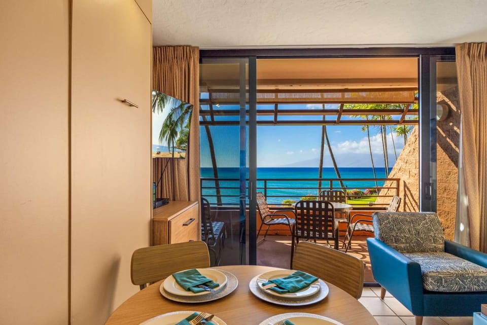Kuleana Club #710 Oceanfront -1 bedroom & 1 bathroom - 2nd Floor House in Napili-Honokowai