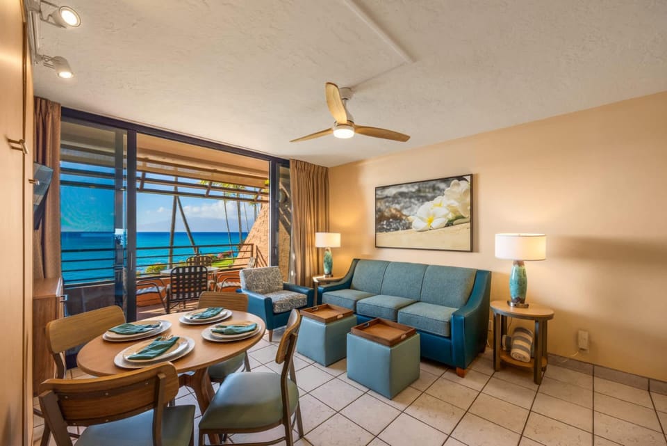 Kuleana Club #710 Oceanfront -1 bedroom & 1 bathroom - 2nd Floor House in Napili-Honokowai