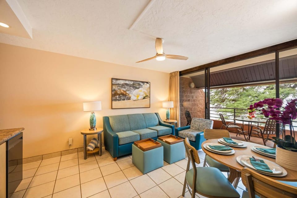 Kuleana Club #715 Oceanfront - 1 bedroom & 1 bathroom - 2nd Floor House in Napili-Honokowai