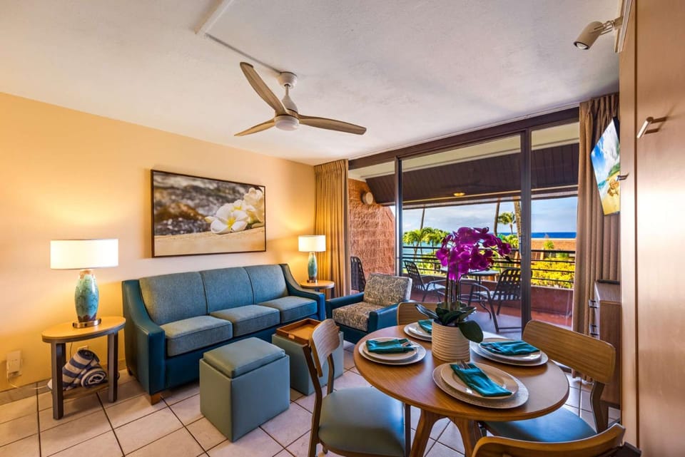 Kuleana Club #721 Oceanfront - 1 bedroom & 1 bathroom - 3rd Floor House in Napili-Honokowai
