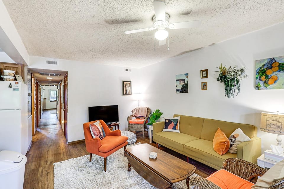 Unwind Poolside, Walk to Sand! Ocean City Condo House in Ocean City
