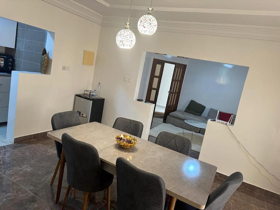 Food, Area and facilities, room service