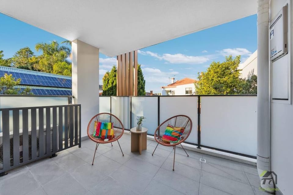 Vivid 2 bed apartment in Burwood Apartment in Sydney