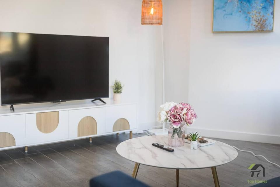 Vivid 2 bed apartment in Burwood Apartment in Sydney