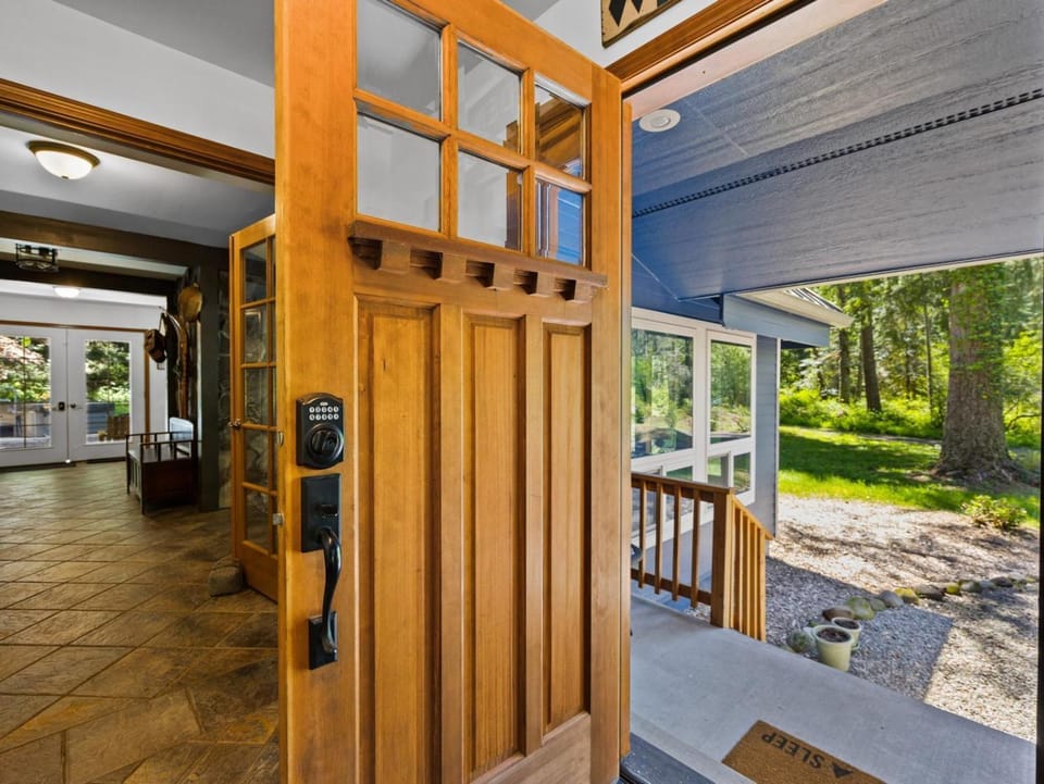 Landen Lodge - Meredith Lodging House in Mount Hood Village