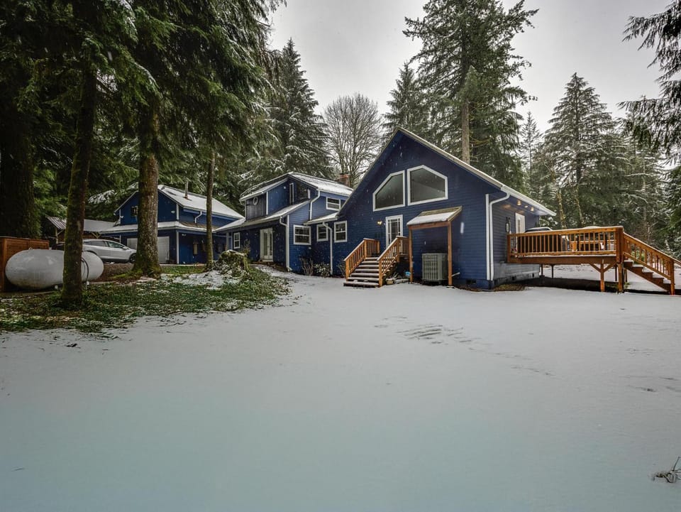 Landen Lodge - Meredith Lodging House in Mount Hood Village