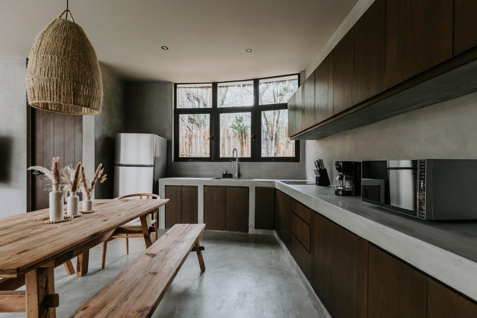 Kitchen or kitchenette, Dining area, stove