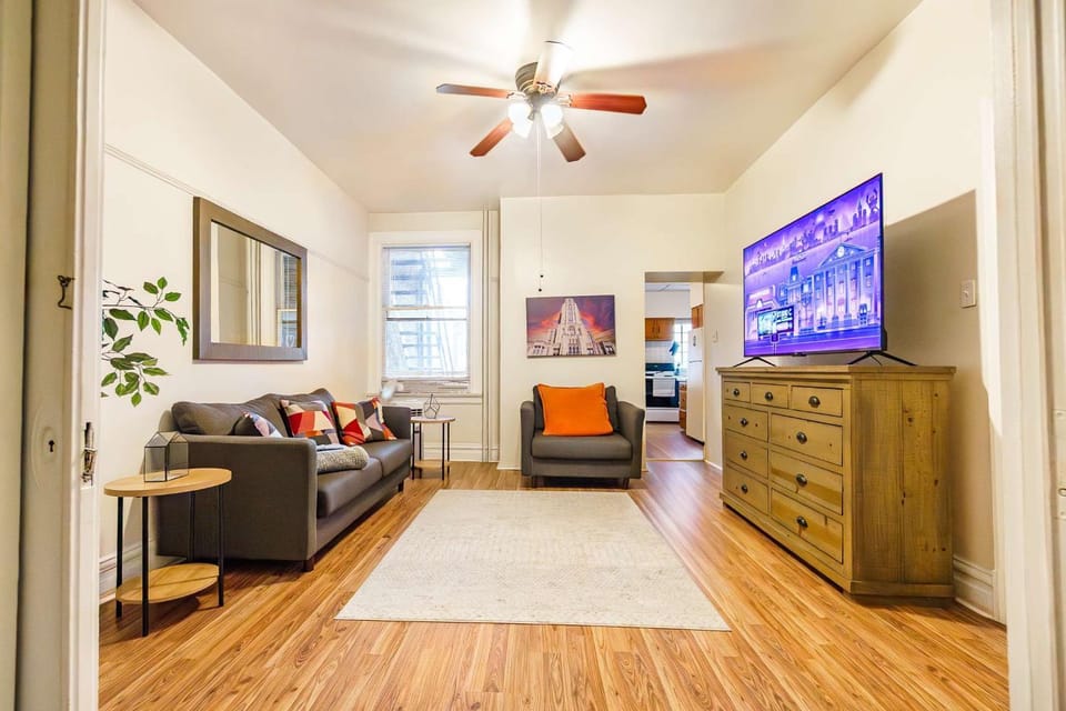 Mathilda Street Trio - The Lodge with King Bed Apartment in Pittsburgh