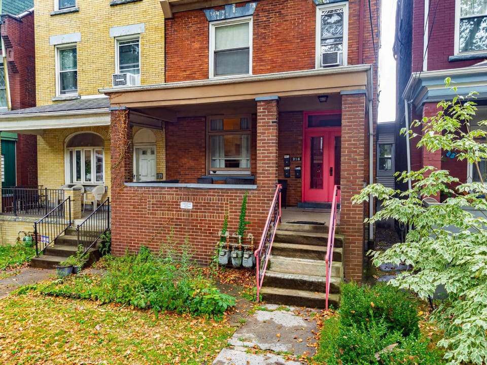 Mathilda Street Trio - The Lodge with King Bed Apartment in Pittsburgh