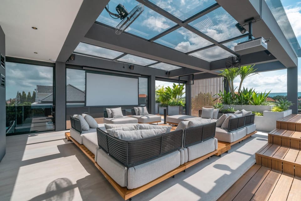 Beyond The Palms - Impressive Brand New 4BR Canggu Villa with Rooftop Villa in North Kuta