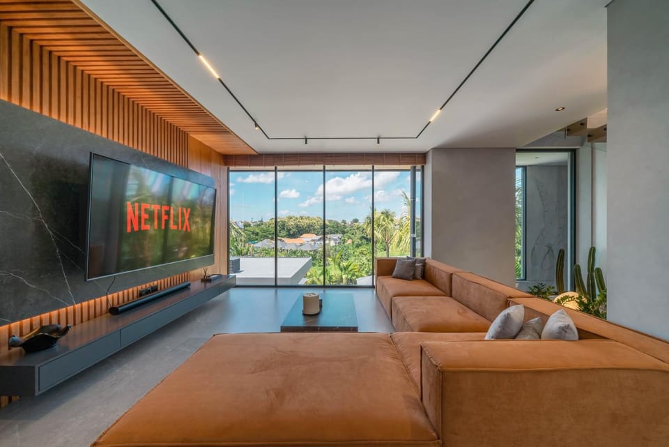Beyond The Palms - Impressive Brand New 4BR Canggu Villa with Rooftop Villa in North Kuta