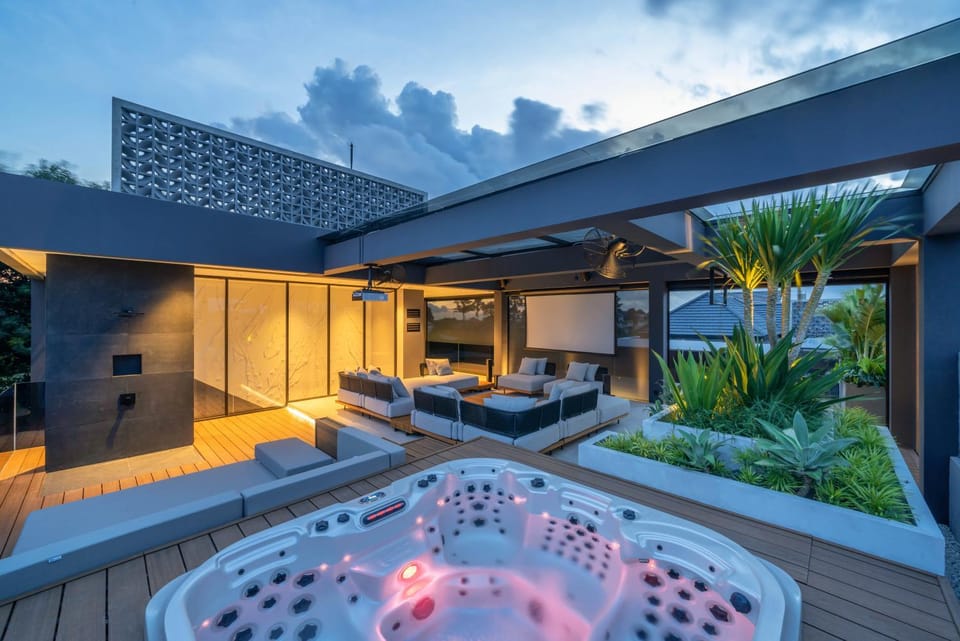 Beyond The Palms - Impressive Brand New 4BR Canggu Villa with Rooftop Villa in North Kuta
