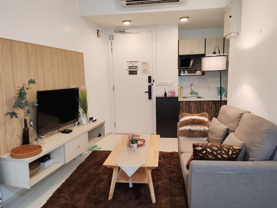 TV and multimedia, Kitchen or kitchenette, Living room, Seating area, air conditioner
