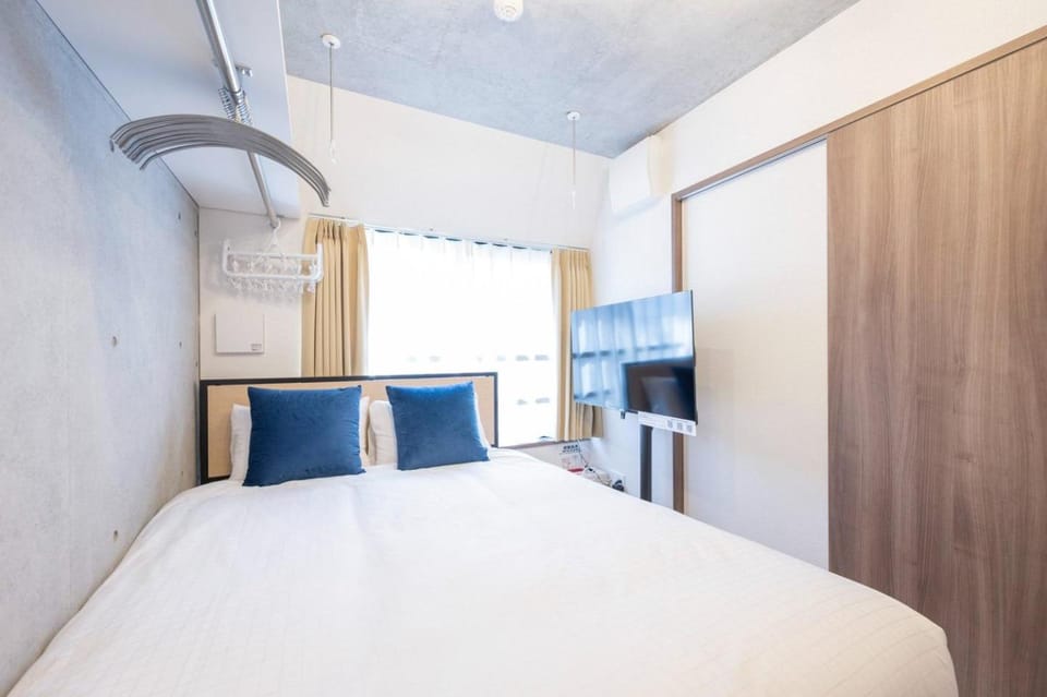 Bed, TV and multimedia, Bedroom