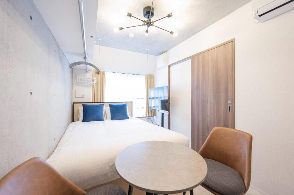 Bed, Seating area, Bedroom