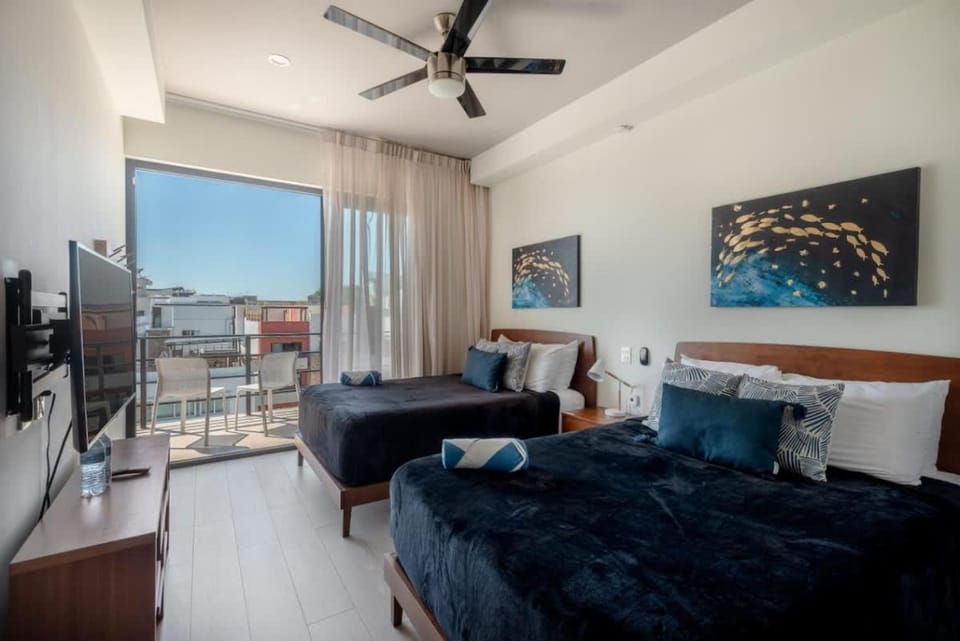 Bed, TV and multimedia, Photo of the whole room, Bedroom