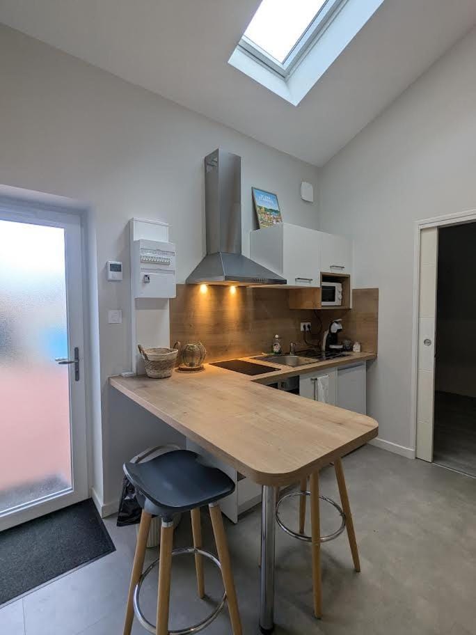 Dining area, pet friendly, stove