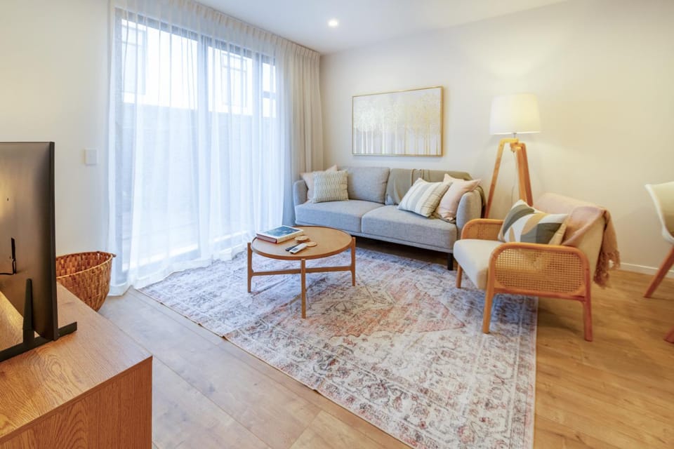 TV and multimedia, Living room, Decorative detail, Seating area