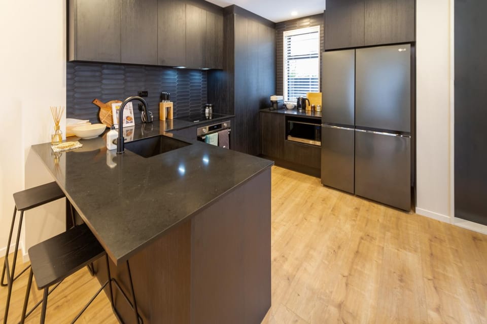Coffee/tea facilities, Kitchen or kitchenette, Dining area, dishwasher, oven, stove, toaster