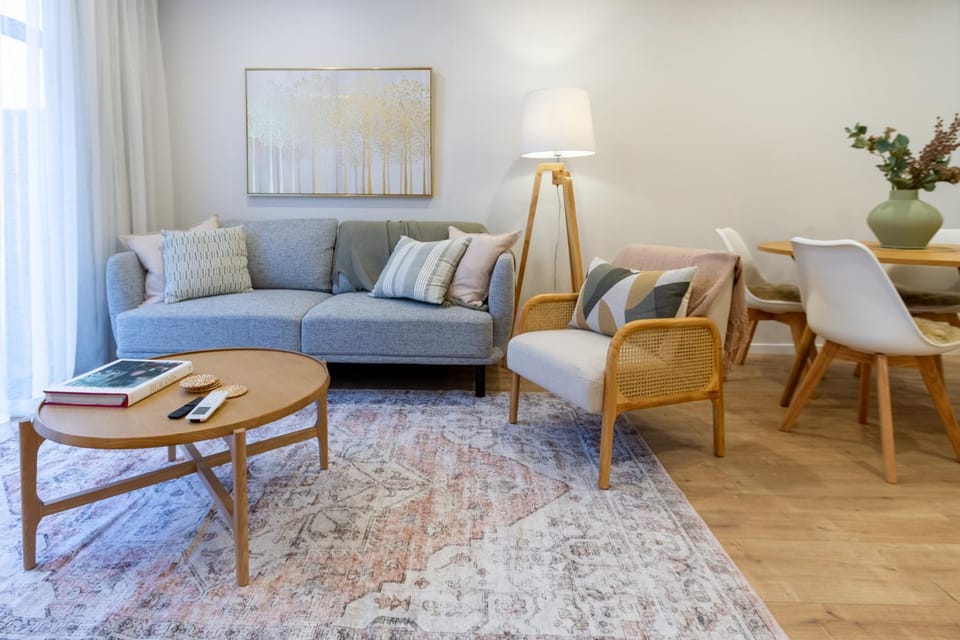 TV and multimedia, Living room, Decorative detail, Seating area, Dining area