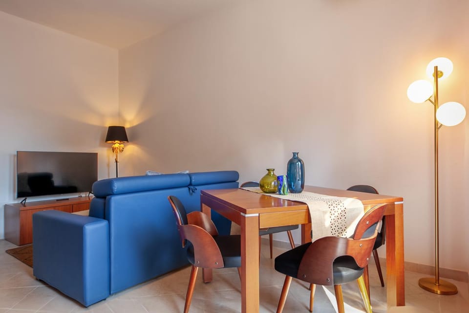 TV and multimedia, Living room, Dining area