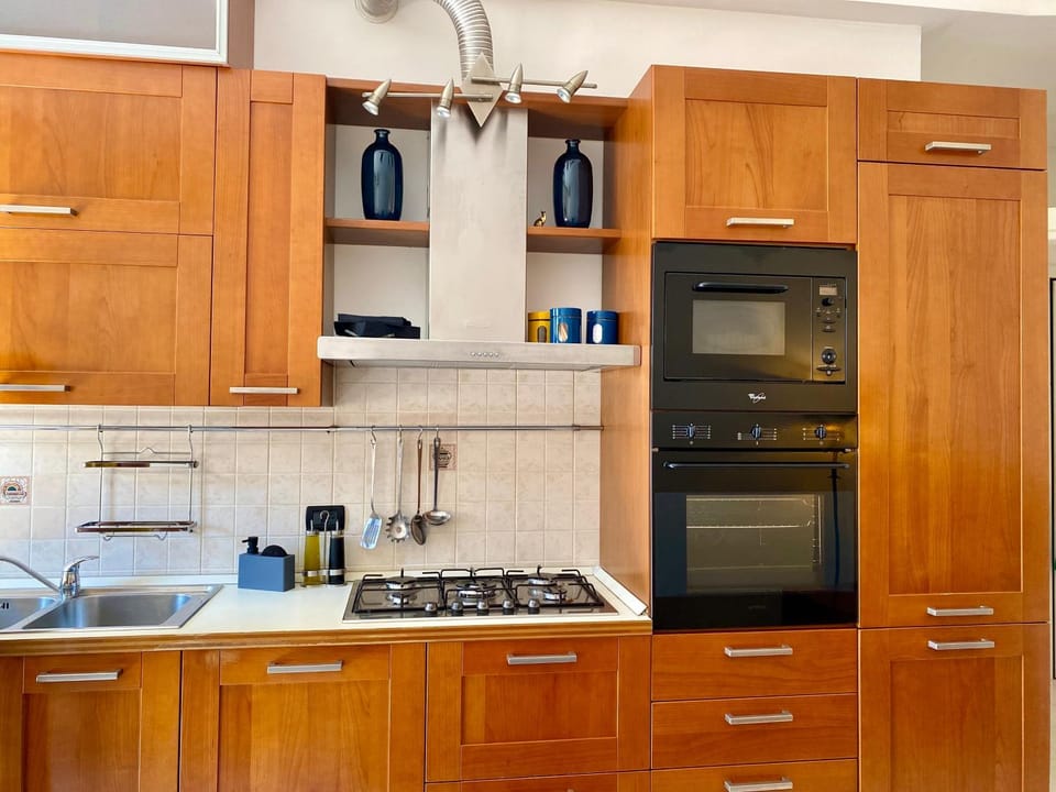 Coffee/tea facilities, Kitchen or kitchenette, dishwasher, oven, pet friendly, stove, toaster, kitchen, kitchen