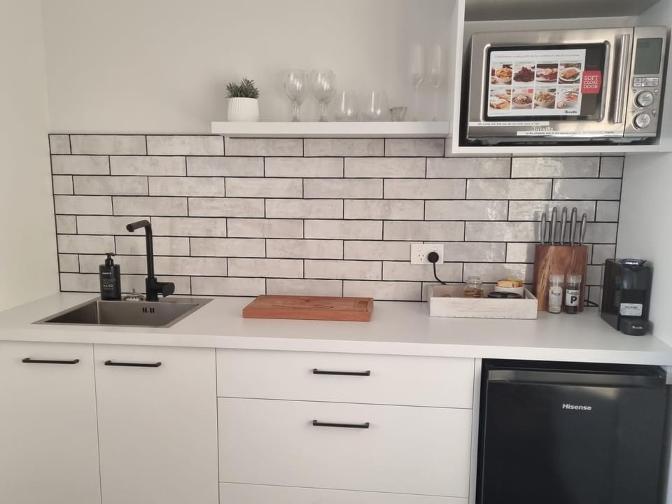 Bach22 Rustic Romantic getaway Bed and Breakfast in Tauranga