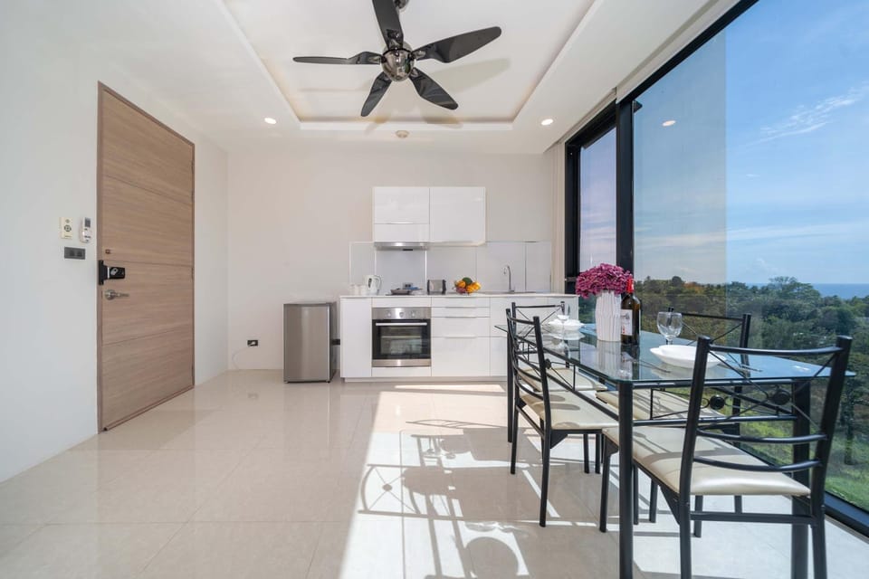 Day, View (from property/room), Kitchen or kitchenette, Dining area, oven, stove