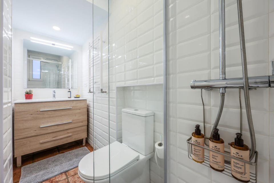 Shower, Toilet