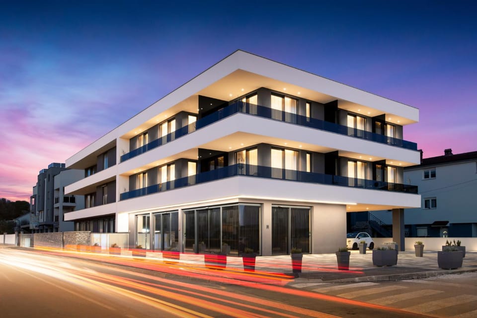 Property building, Street view, Location
