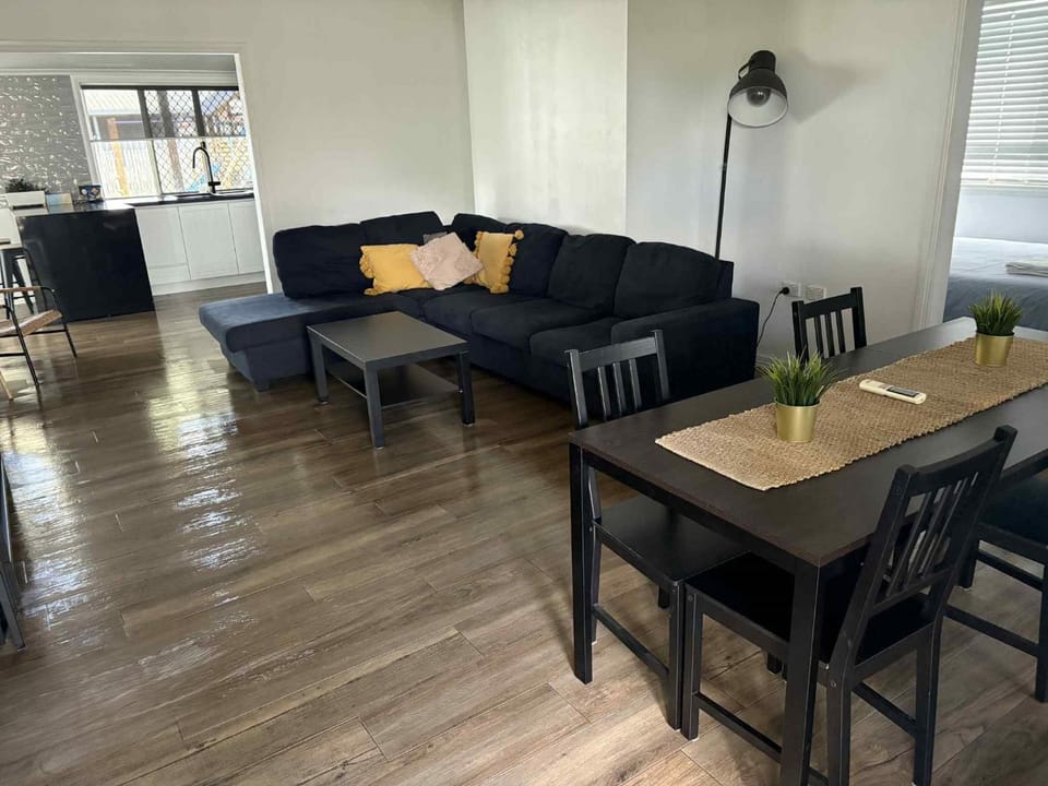 Retreat on Murray - Pool, Playground, Huge Deck! House in Rockhampton