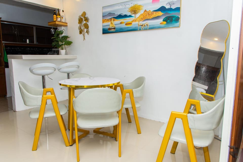 Seating area, Dining area