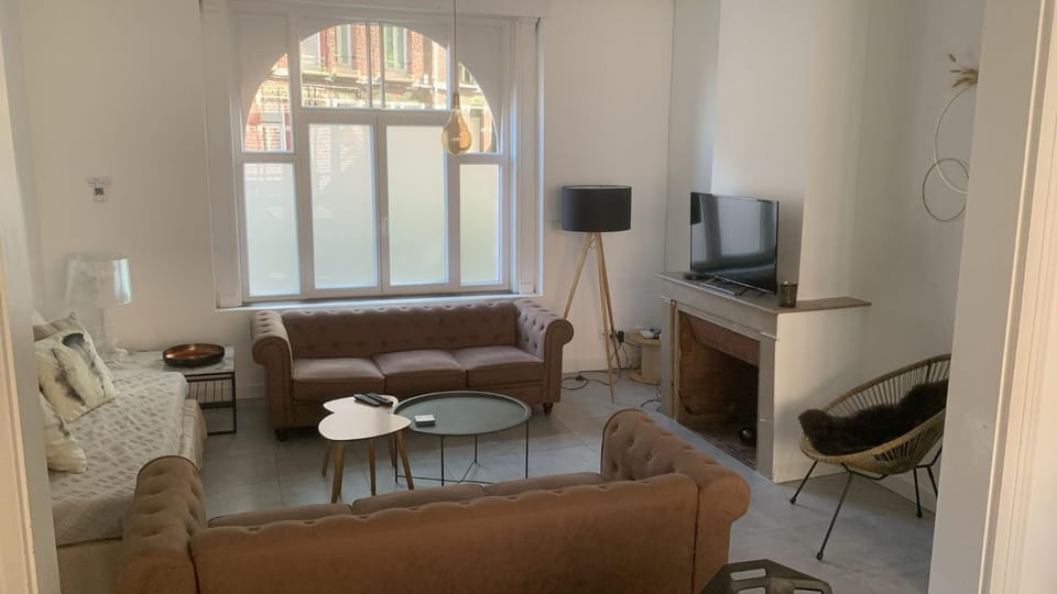 maison 22 couchages prox gare et centre Max 10 chambres House in Lille