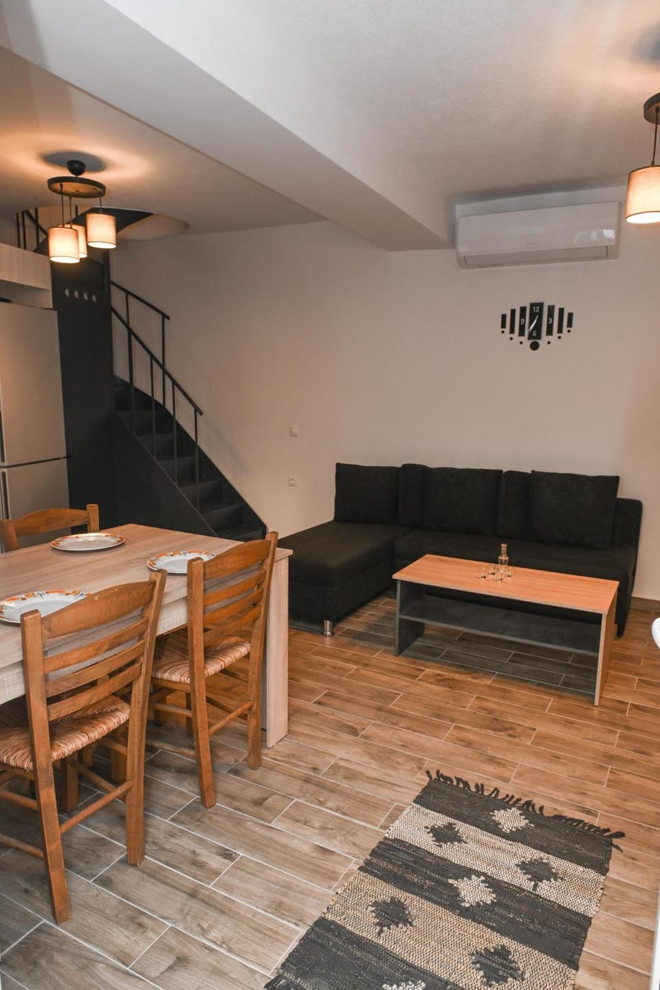 Living room, Seating area, Dining area, air conditioner