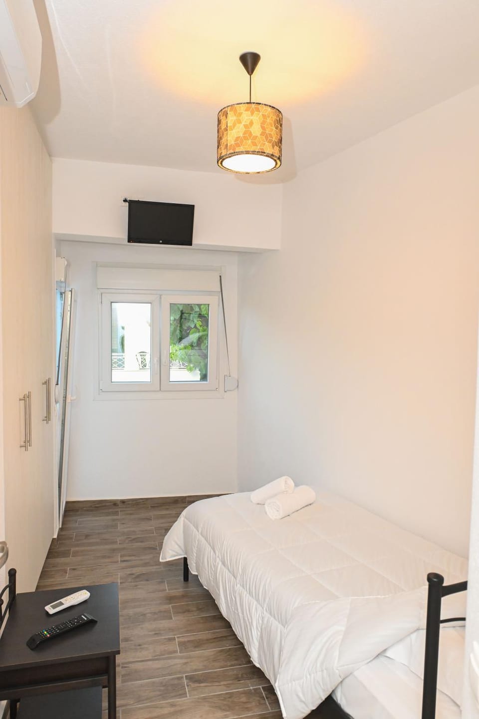Bed, TV and multimedia, Bedroom, air conditioner