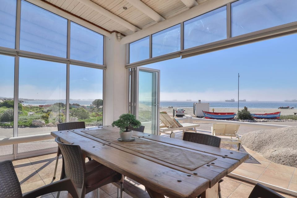 Patio, Day, Natural landscape, Balcony/Terrace, Dining area, Sea view