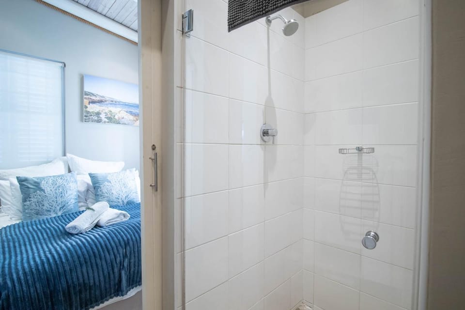 Shower, Bedroom
