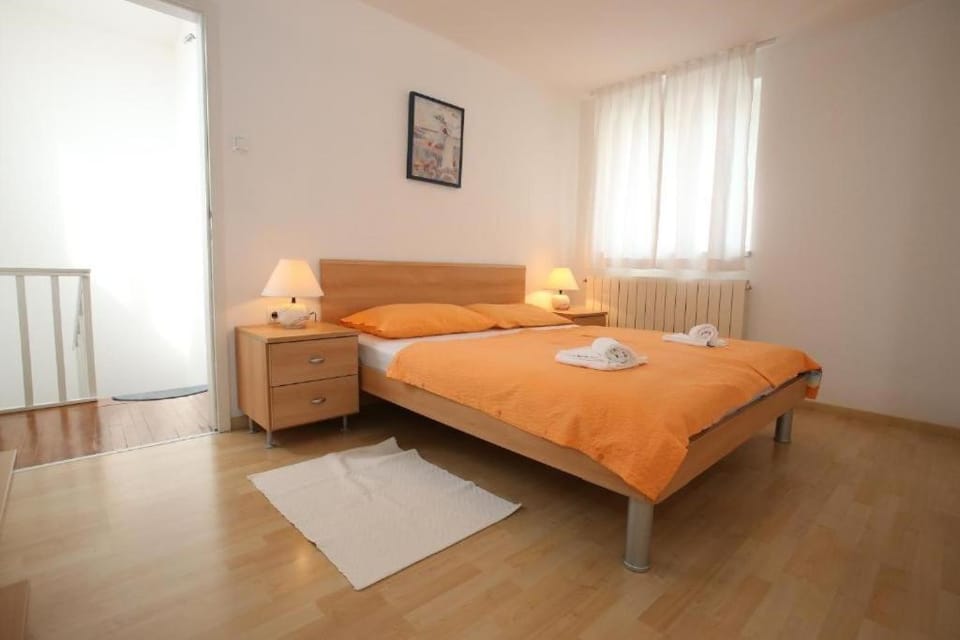 Bed, Photo of the whole room, Bedroom, internet